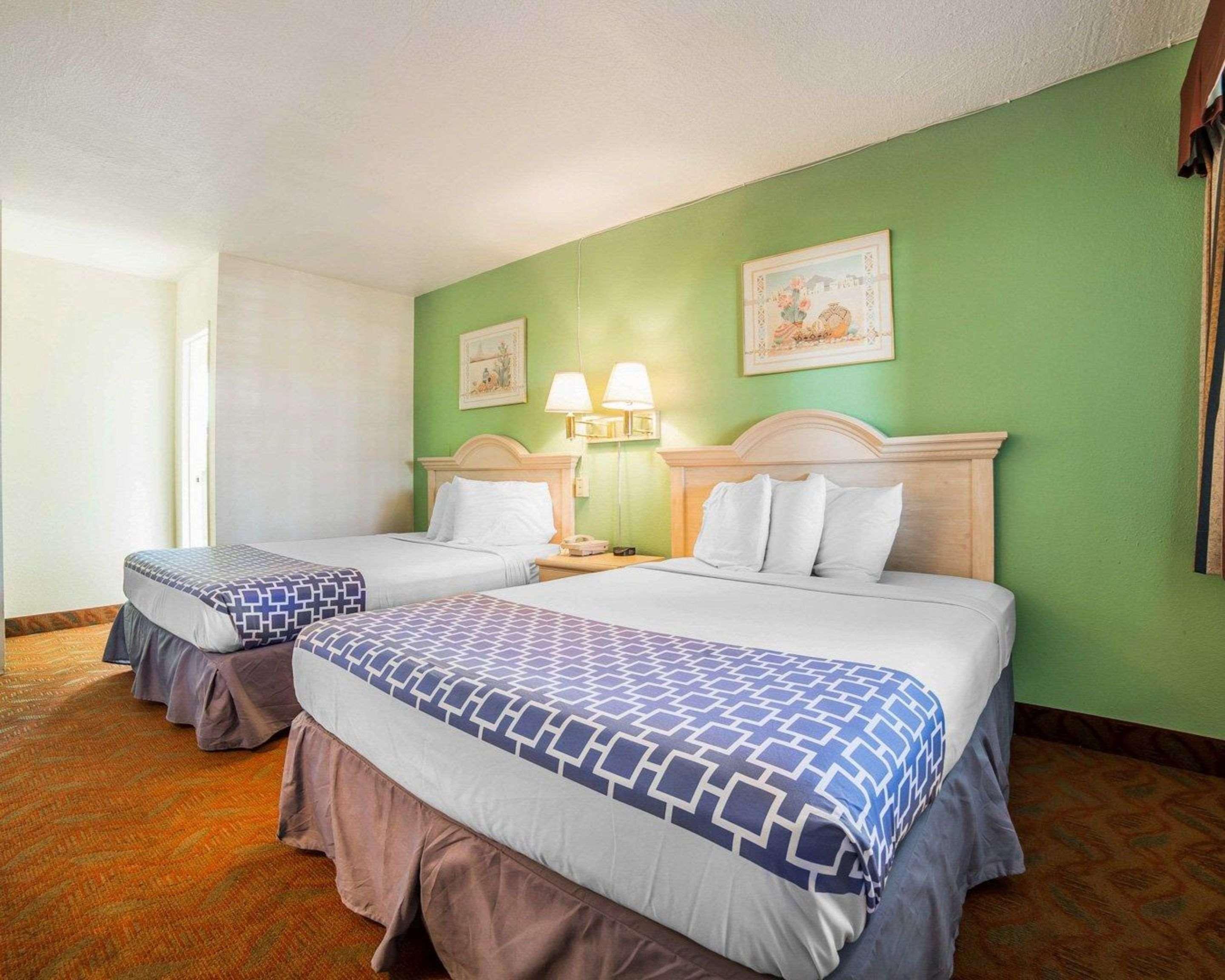 Econo Lodge Fallon Naval Air Station Area Экстерьер фото