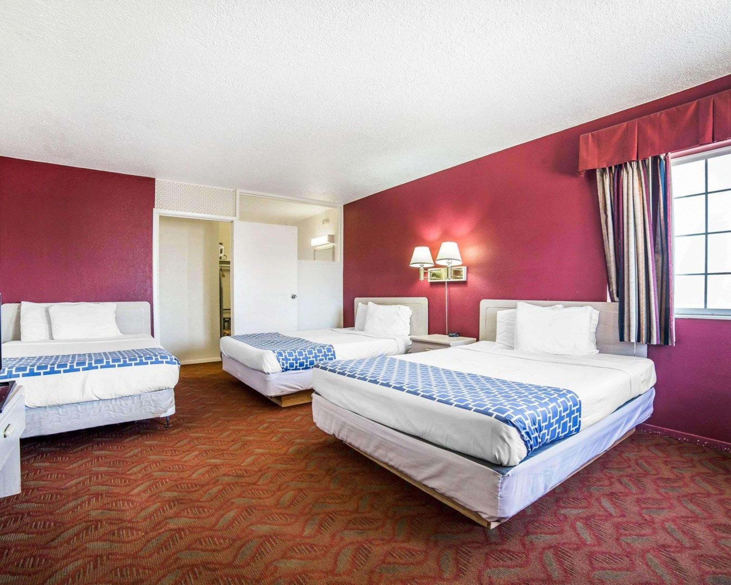 Econo Lodge Fallon Naval Air Station Area Экстерьер фото