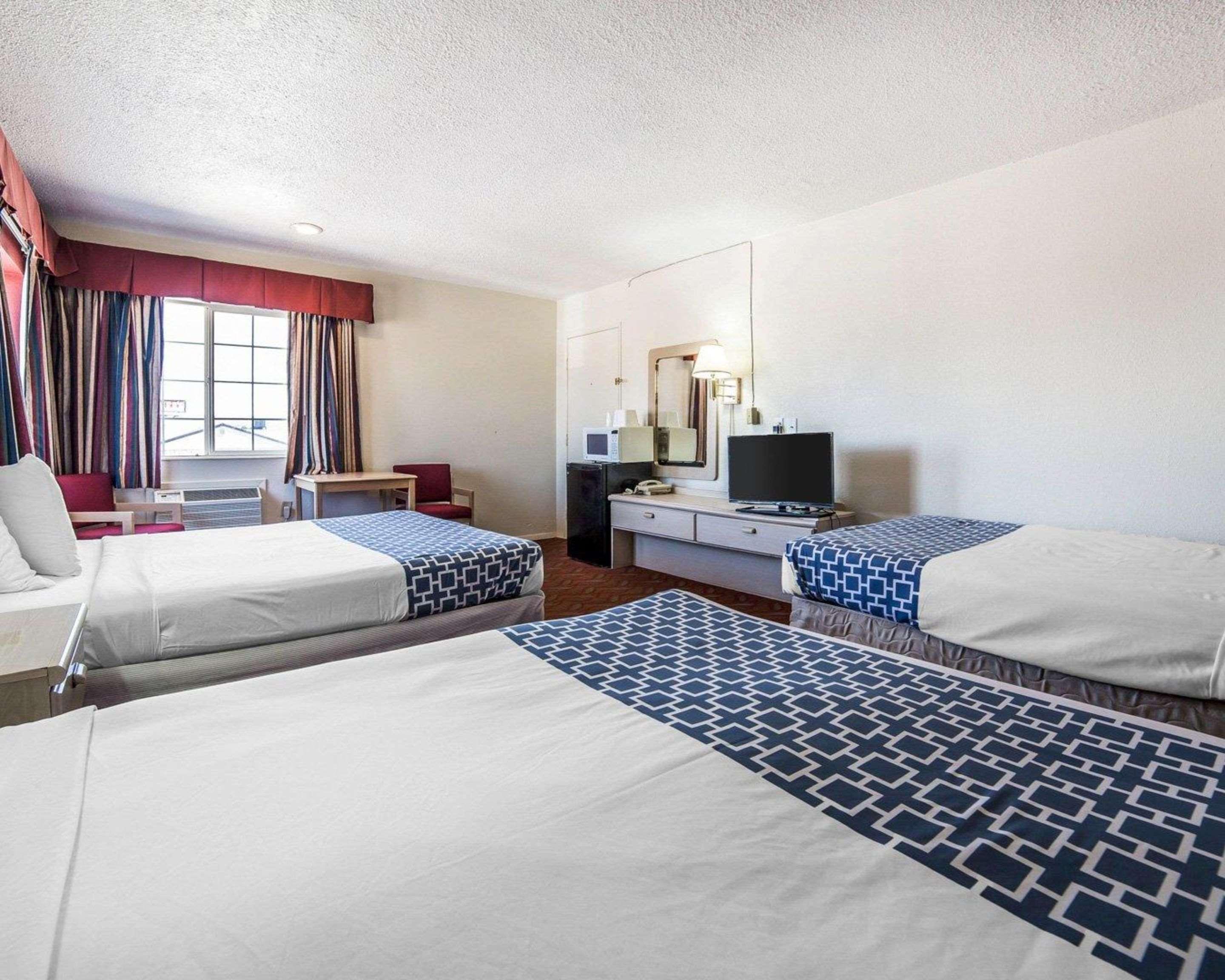 Econo Lodge Fallon Naval Air Station Area Экстерьер фото