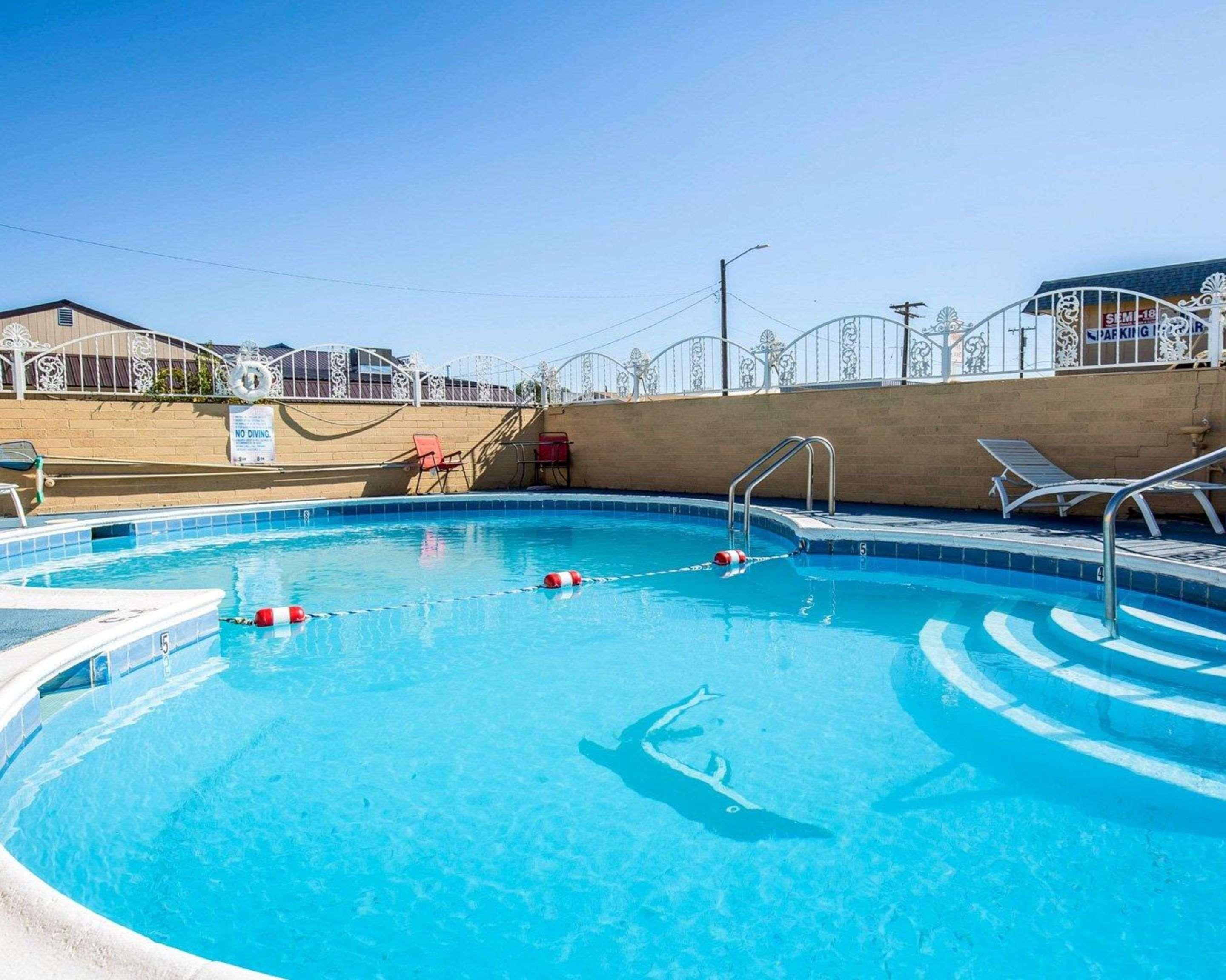 Econo Lodge Fallon Naval Air Station Area Экстерьер фото