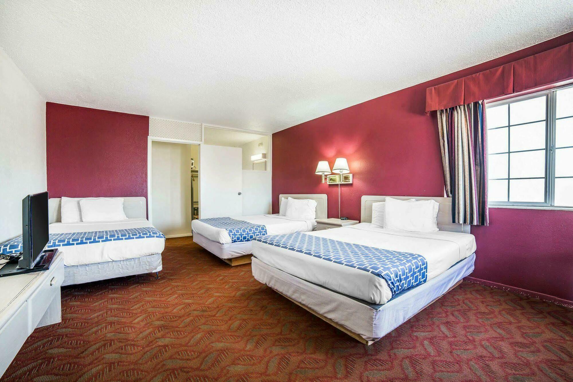 Econo Lodge Fallon Naval Air Station Area Экстерьер фото